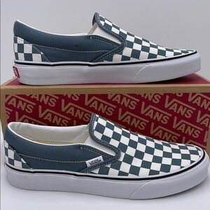 Vans WMNS Checkerboard Classic Slip-On Sneakers
Color Theory Checkerboard